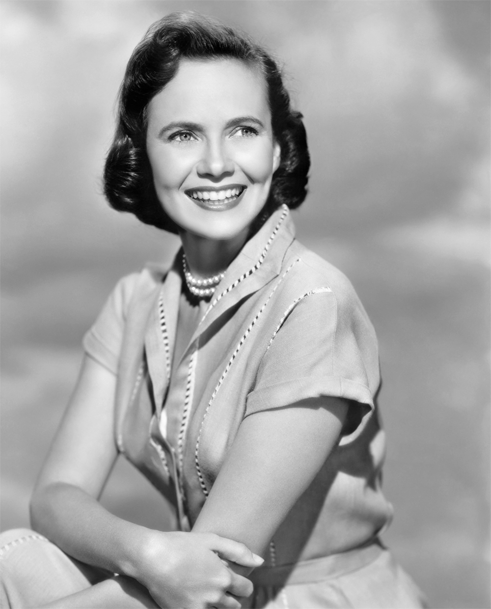 Teresa Wright as Edna Miller wearing a dress decorated with open vertical stitching in the 1952 film "Something to Live For."