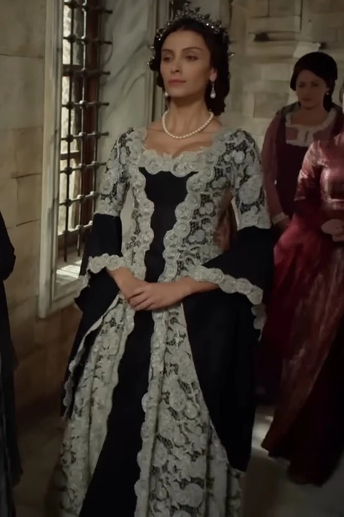 Özge Ulusoy as Anna Jagiellon wearing a black and white lace gown in the 2014 series "Muhteşem Yüzyıl (Magnificent Century)."