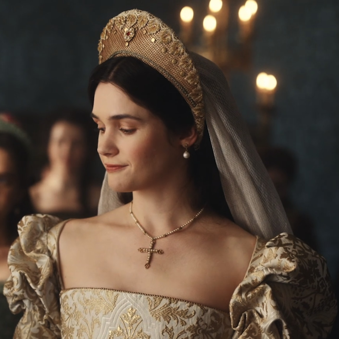 Sai Bennett as Mary Tudor wearing a gold French hood in the 2020 series "The Spanish Princess."